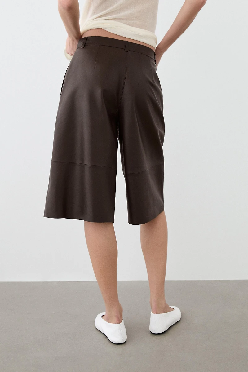 Long nappa leather Bermuda shorts