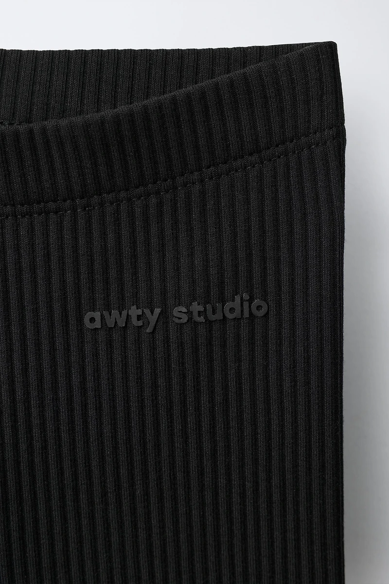 RIBBED TEXTURED CYCLING LEGGINGS