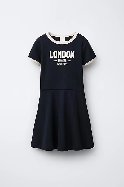 ROBE CÔTELÉE À INSCRIPTION