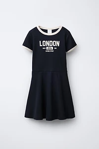 ROBE CÔTELÉE À INSCRIPTION