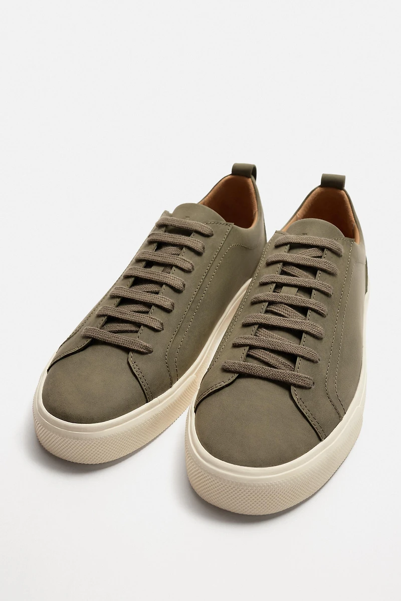 BASIC SNEAKERS