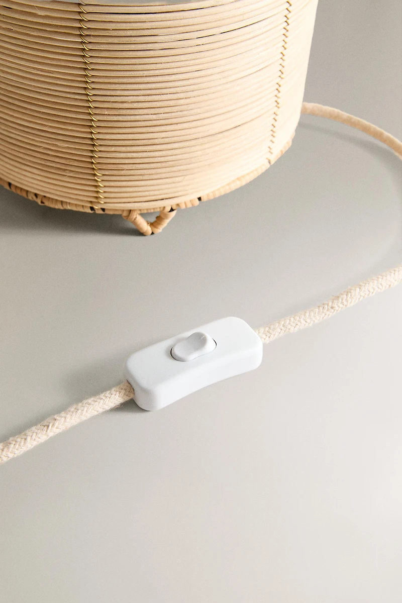 RATTAN TABLE LAMP