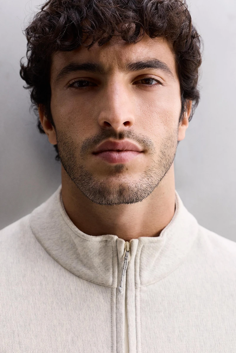 QUARTER-ZIP SWEATSHIRT WITH POCKETS