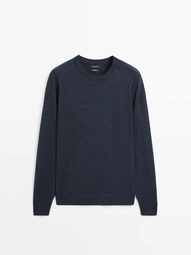 Knit 100% merino wool sweater with crew neck