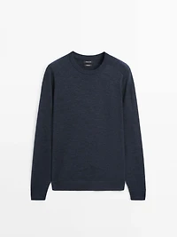 Knit 100% merino wool sweater with crew neck