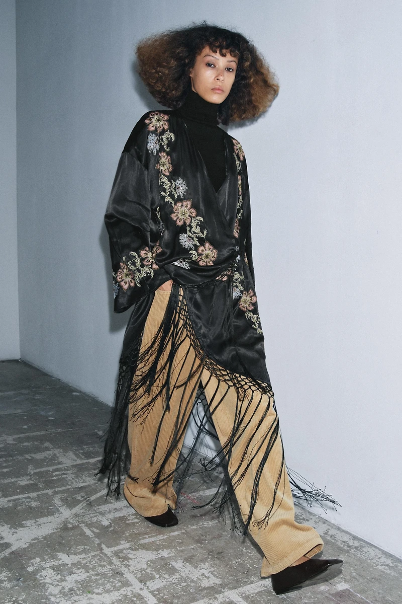 EMBROIDERED FLORAL FRINGED KIMONO