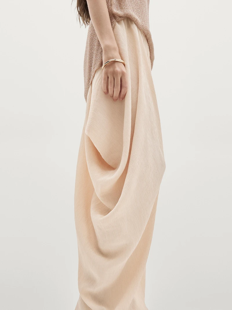 Flowing voluminous trousers