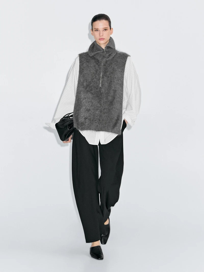 Long 100% cashmere zipped chest bag