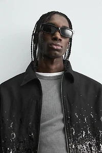 VESTE COURTE À PAILLETTES