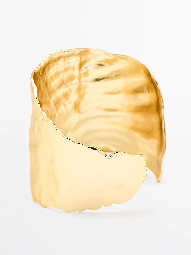Irregular wide cuff