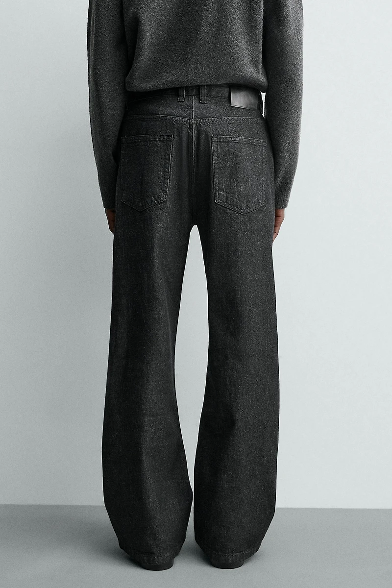 RELAXED FLARE FIT JEANS