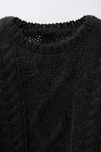 CHUNKY KNIT SWEATER