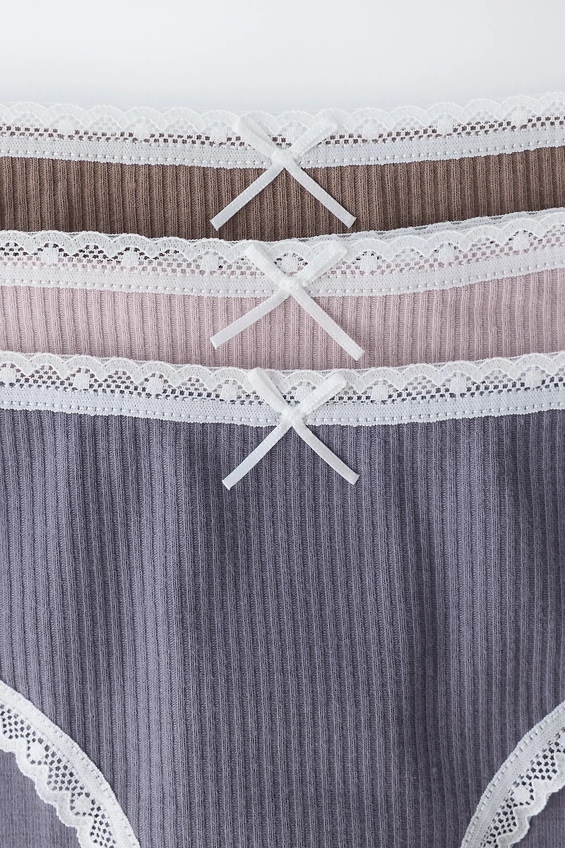 AGES 6-14 / THREE-PACK OF LACE UNDERWEAR