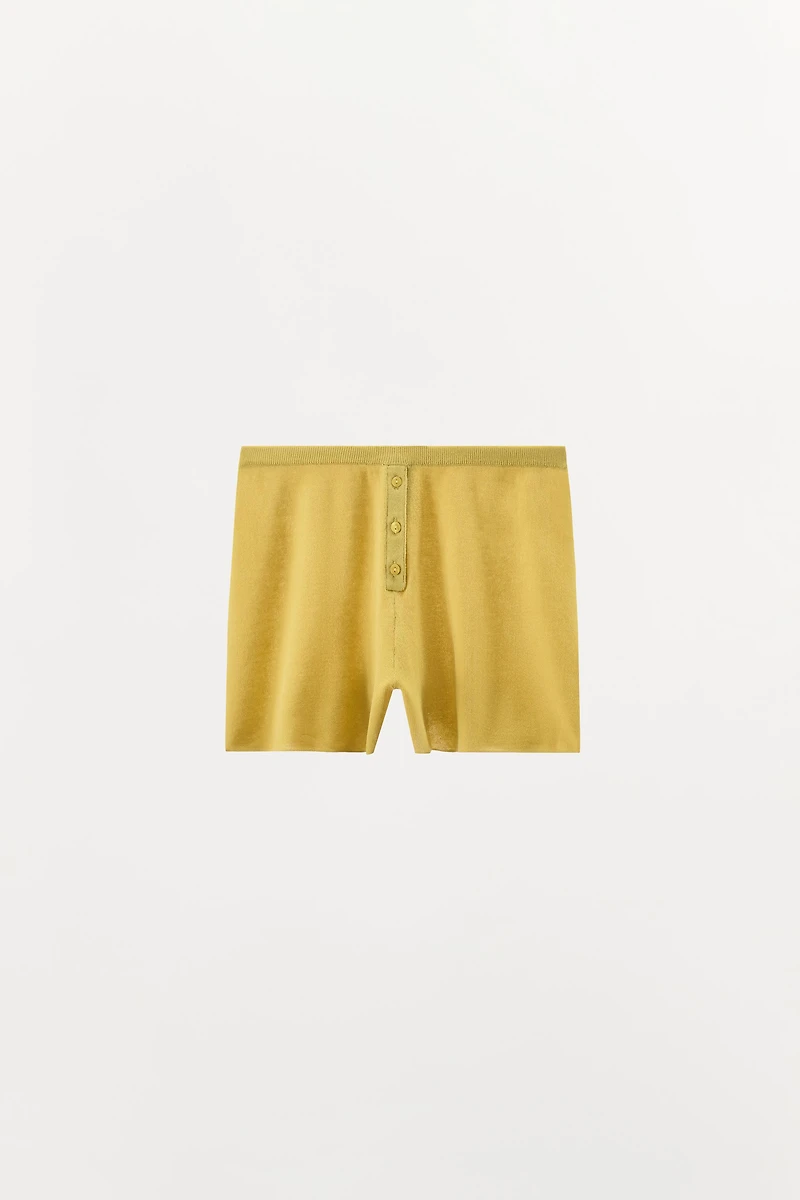 SHORT EN MAILLE À BOUTONS