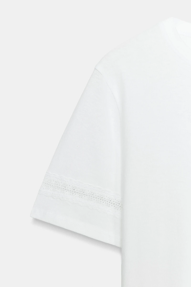 T-SHIRT À MANCHES COURTES AVEC PASSEMENTERIE