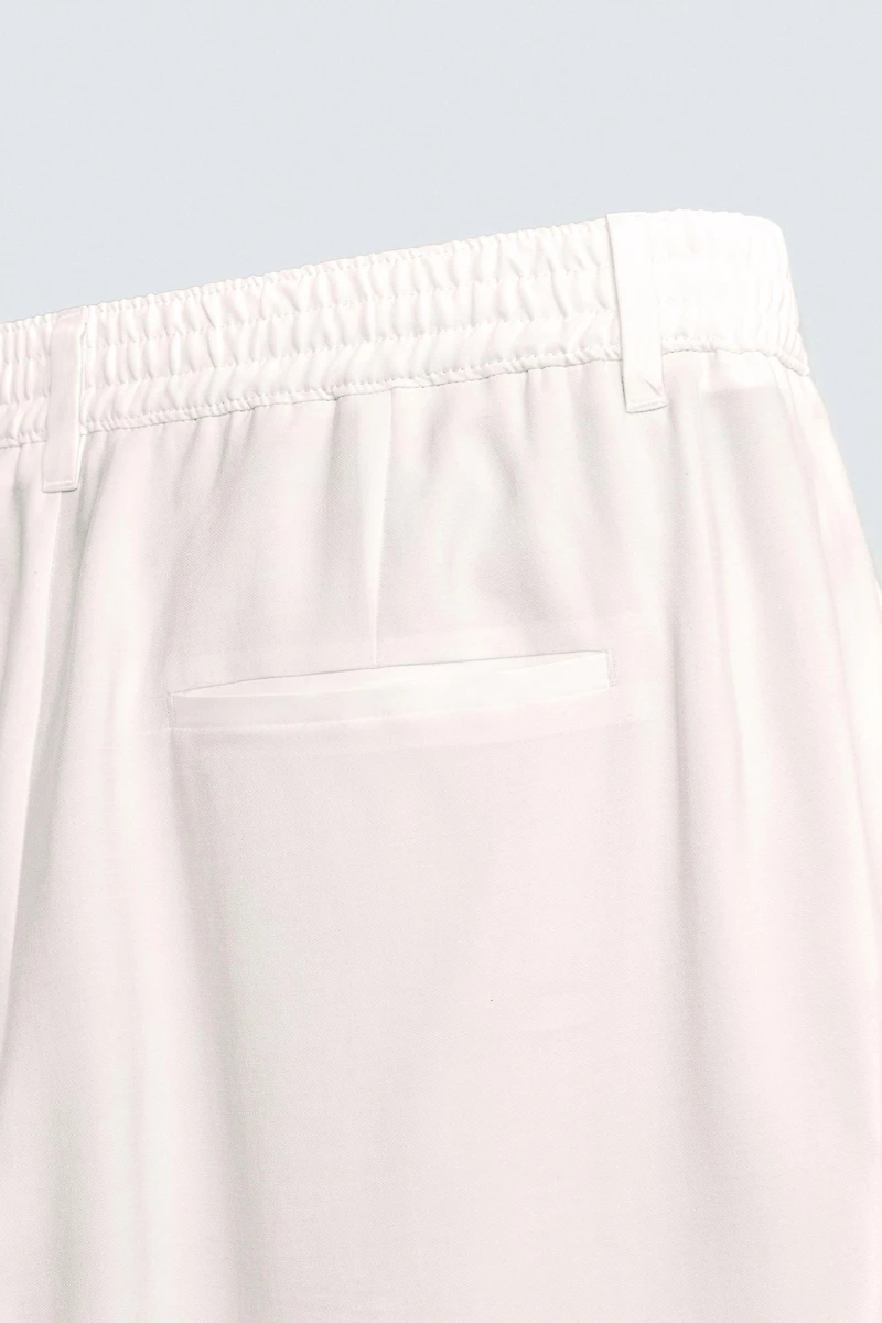 RELAXED FIT PLEATED PANTS