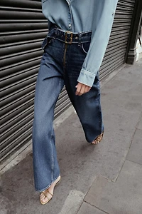 MID-RISE BELTED WIDE LEG JEANS