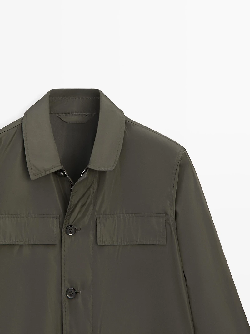 Lightweight jacket with pockets
