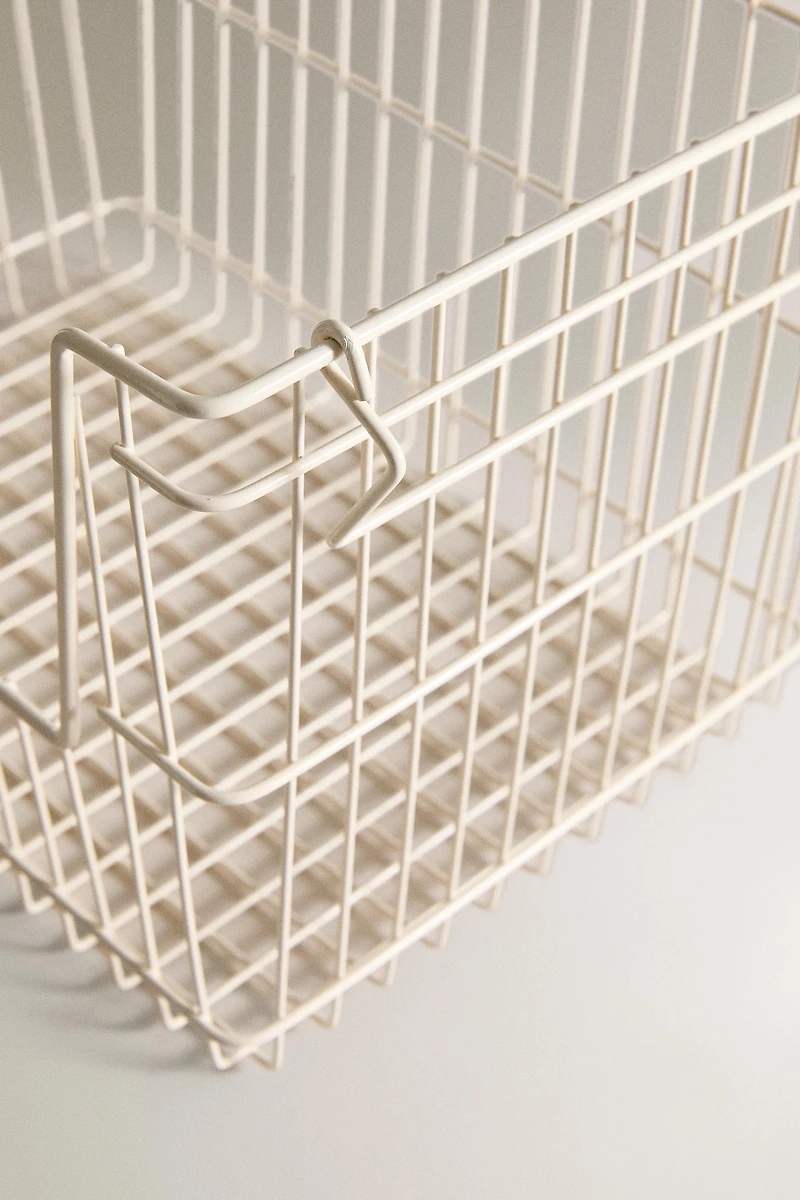 STACKABLE LACQUERED METAL BASKET