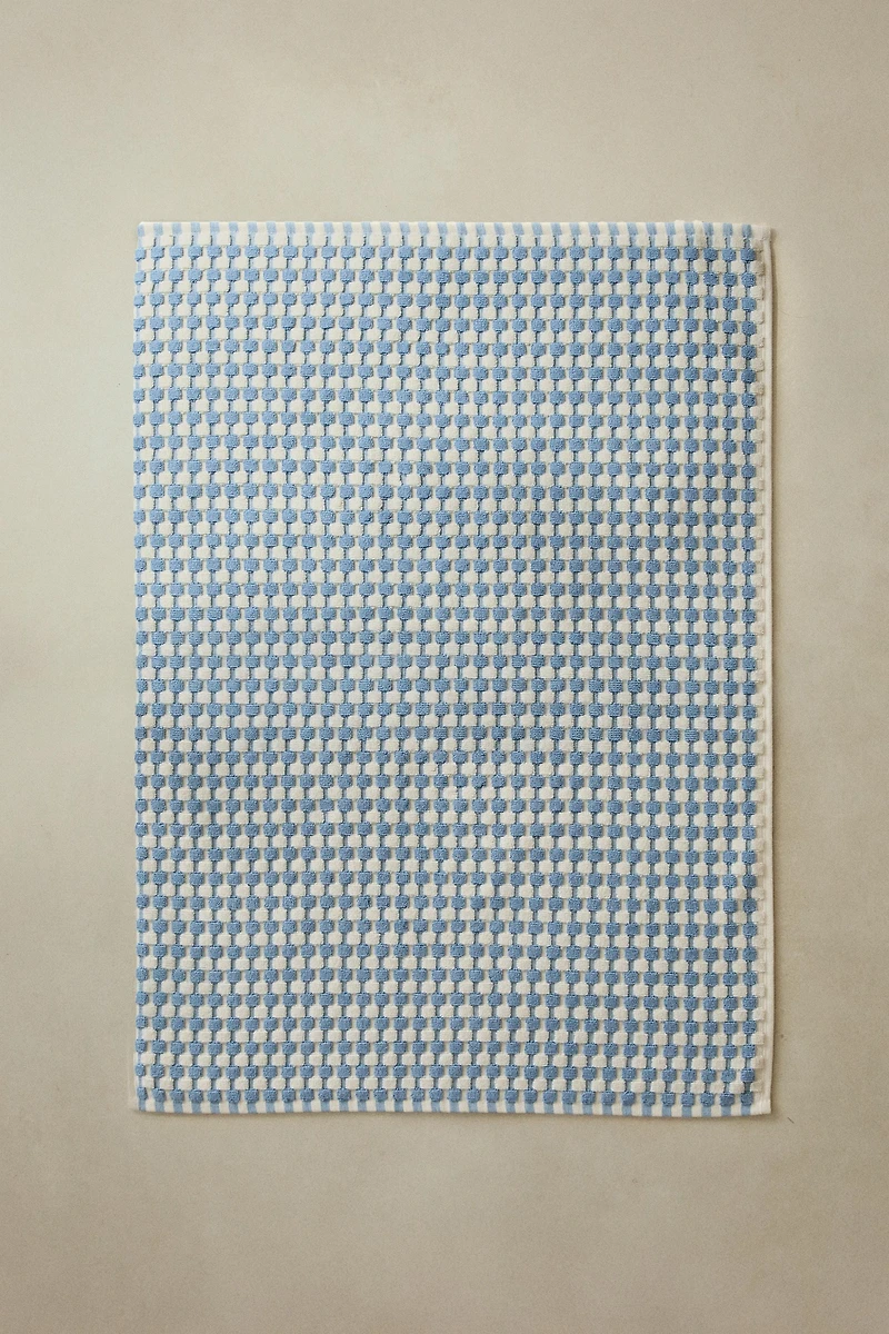 TEXTURED WAFFLE BATH MAT
