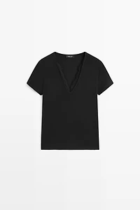 T-shirt col en V détails dentelle