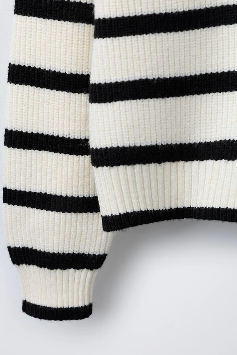 PULL EN MAILLE À RAYURES