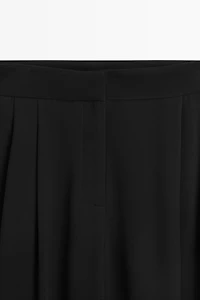 Voluminous wide-leg pleated pants