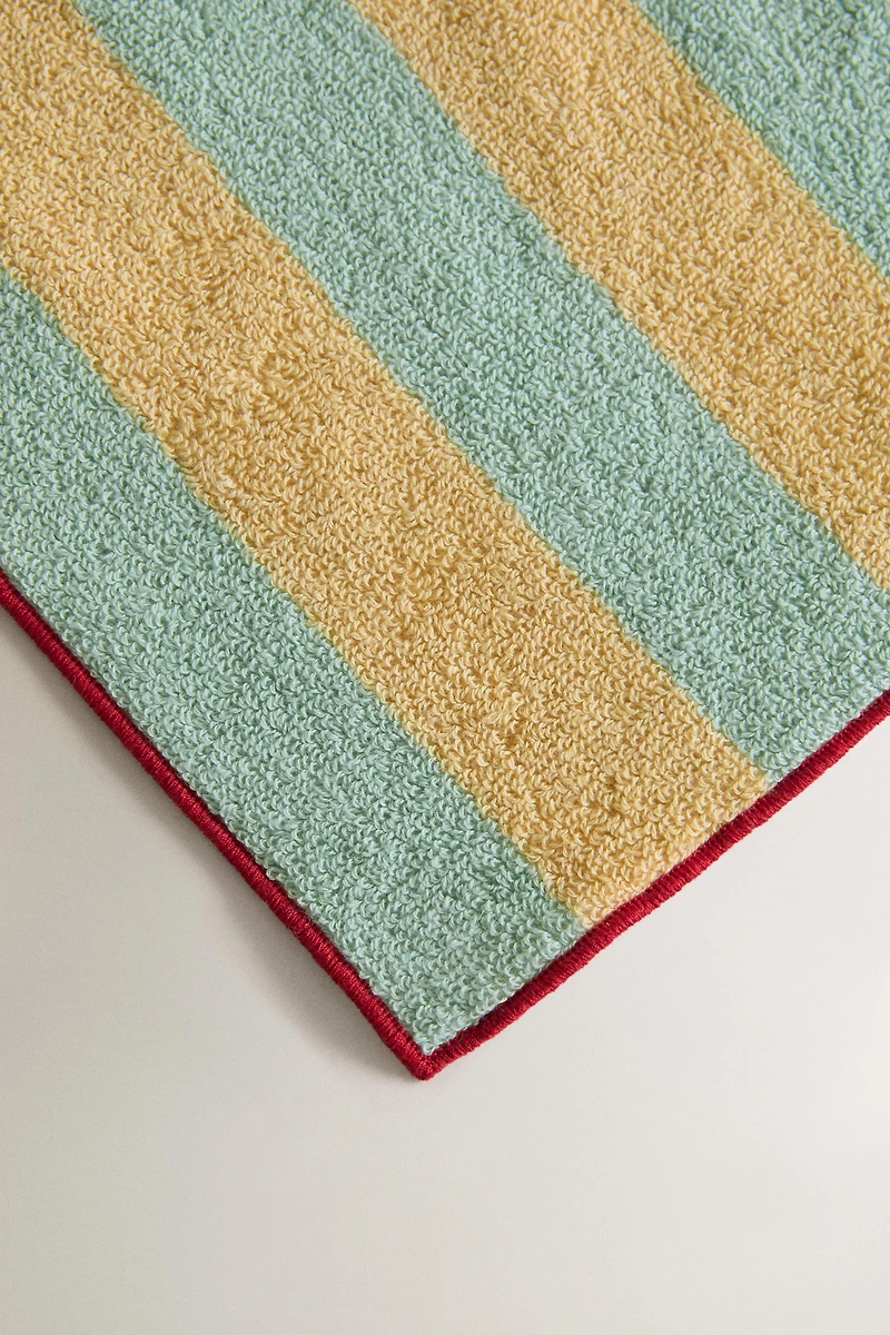 STRIPED BATH TOWEL WITH TOPSTITCHING