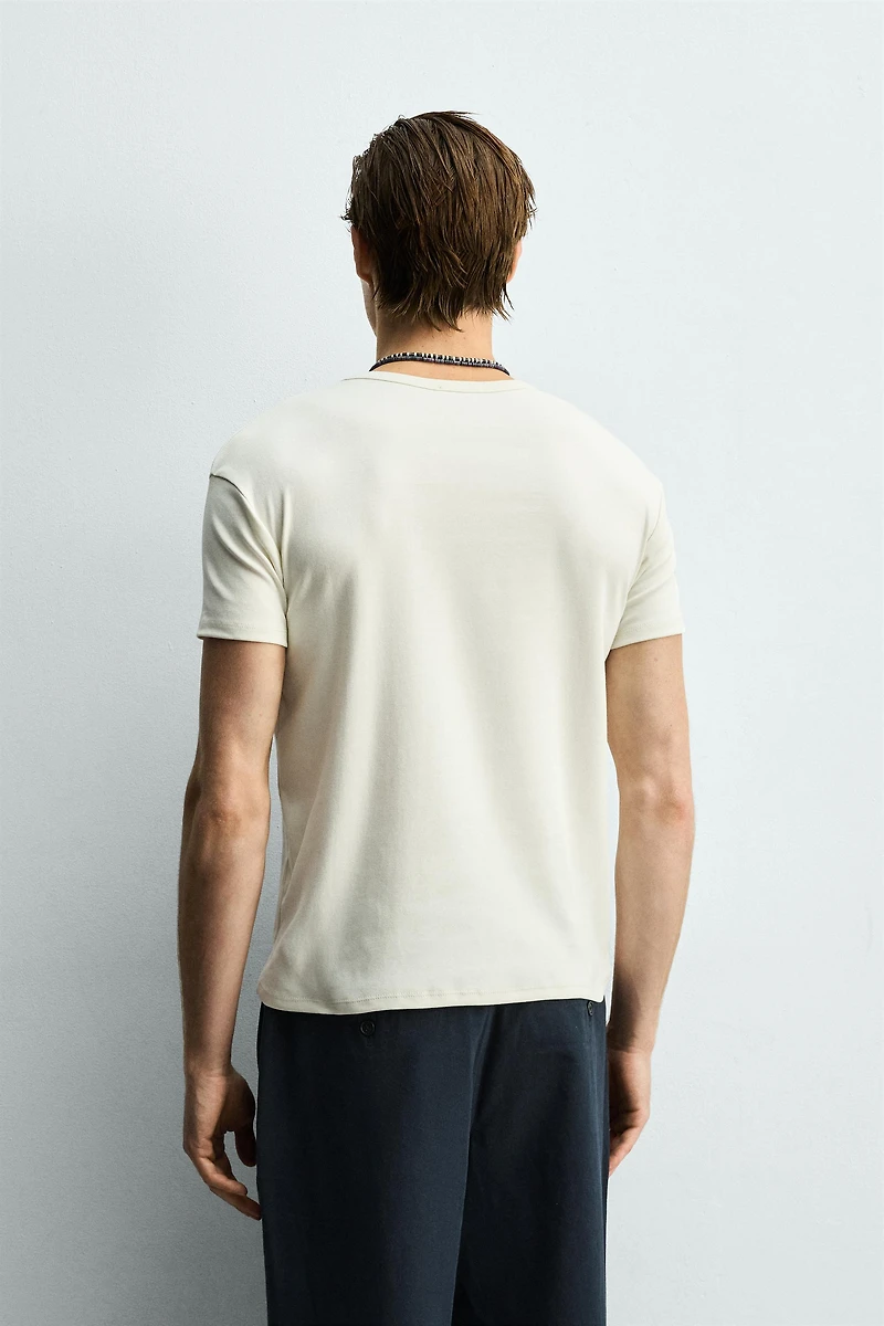 SLIM FIT T-SHIRT