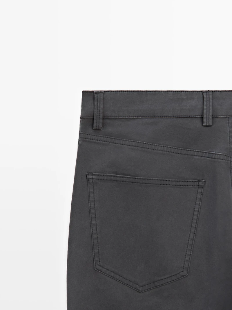 Pantalon tapered fit émerisé