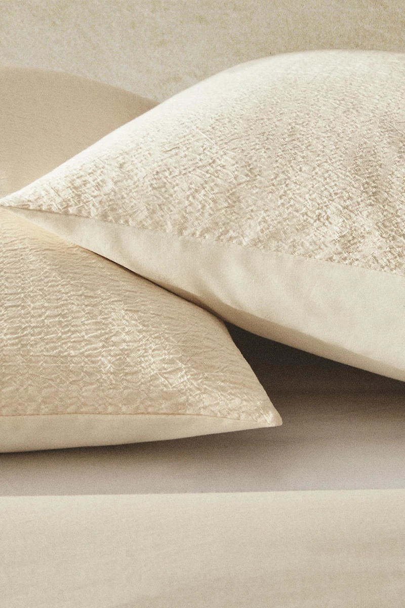TEXTURED PILLOWCASE