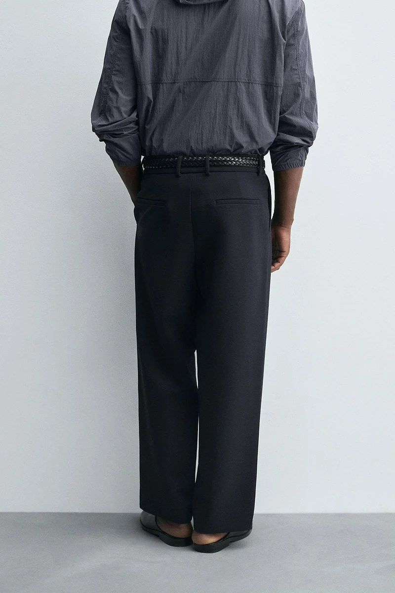 PANTALON COUPE DÉCONTRACTÉE À PLIS