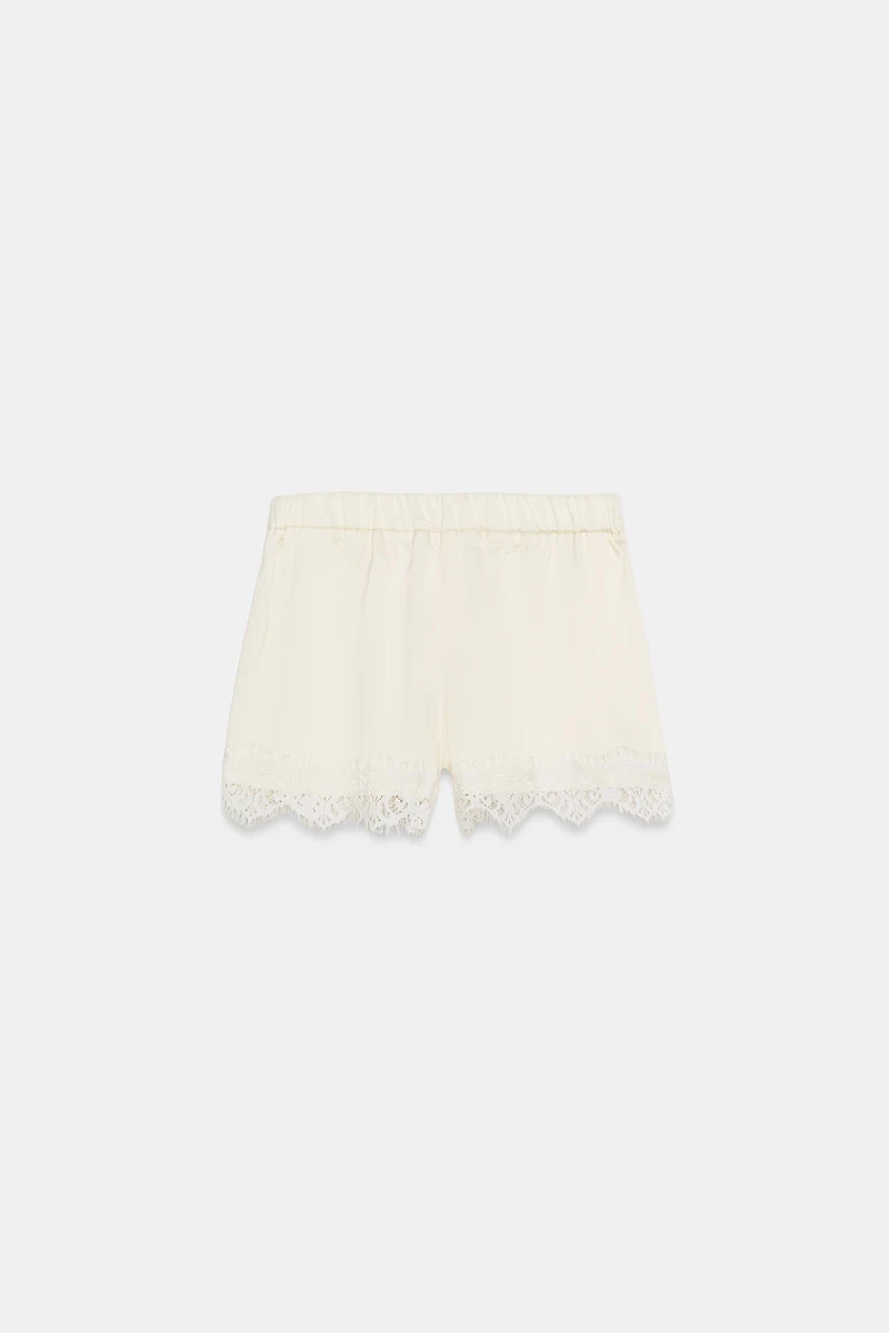 SHORT SATINÉ ET DENTELLE