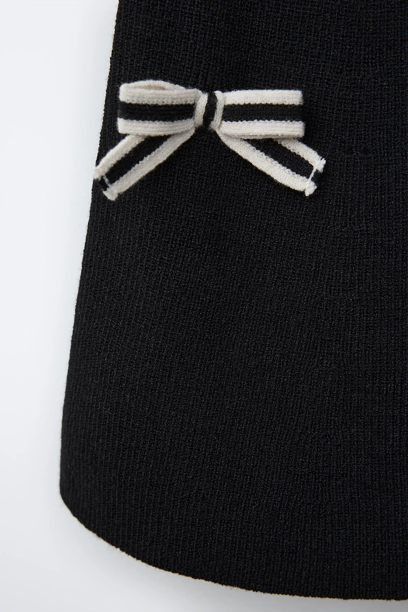 JUPE EN MAILLE AVEC LACETS