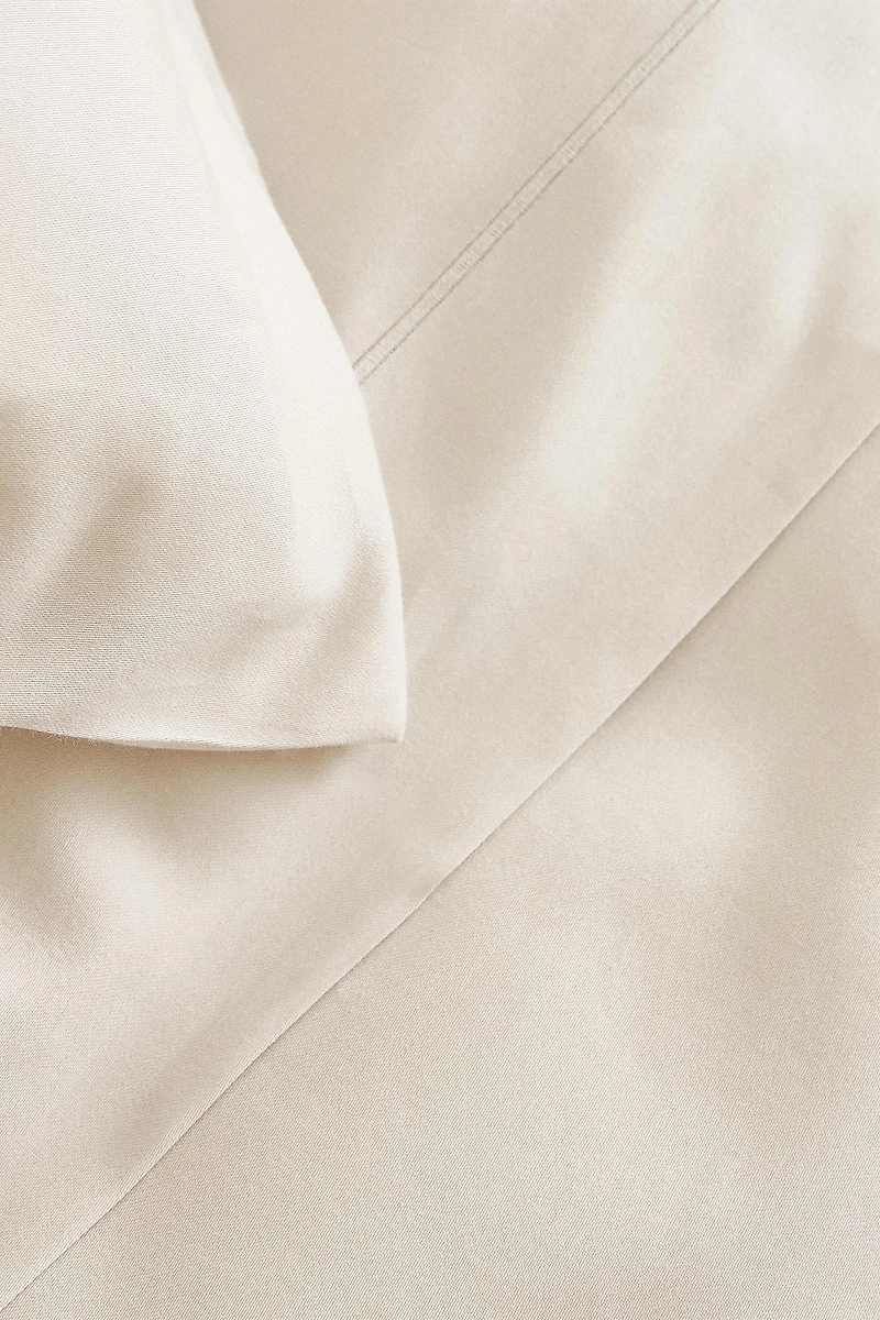 SATEEN FLAT SHEET WITH FESTOON DESIGN (300 THREAD COUNT)