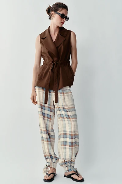 GILET EN LIN AVEC CEINTURE