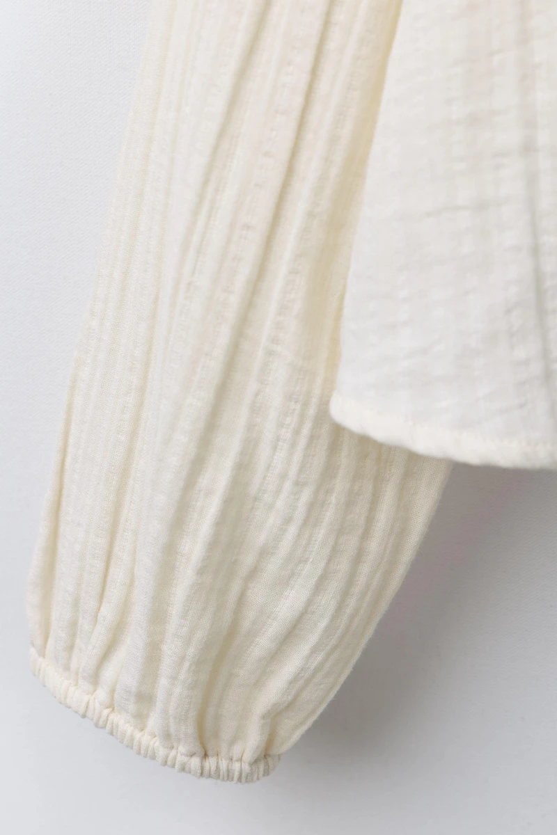 EMBROIDERED PETER PAN COLLAR SHIRT