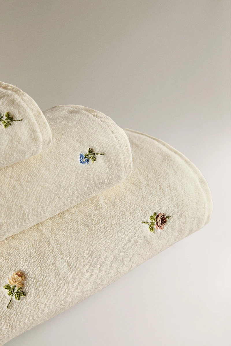 BATH TOWEL WITH FLORAL EMBROIDERY