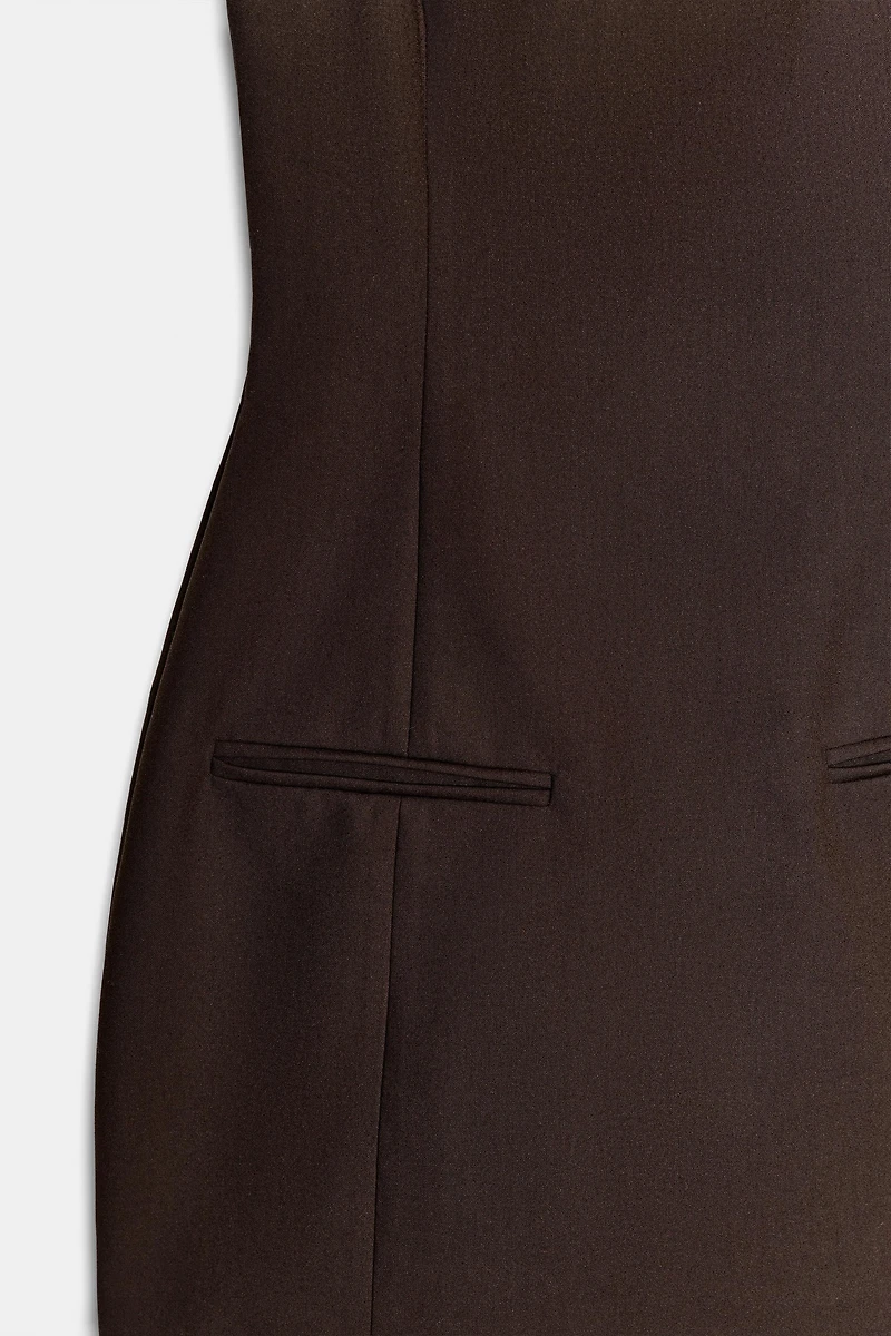 ROBE COURTE À PLIS AVEC POCHES