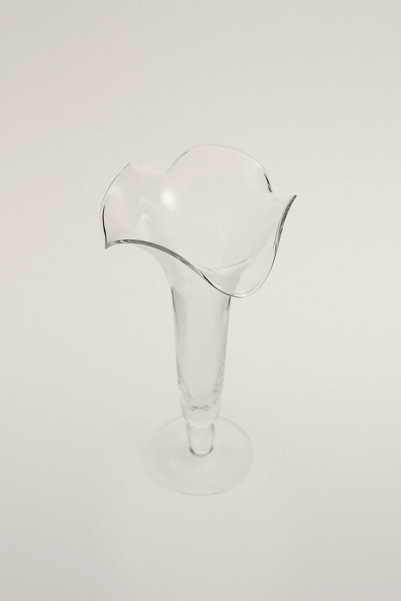 FLOWER-SHAPED GLASS VASE