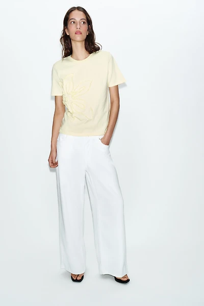 RAISED FLOWER T-SHIRT