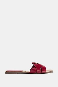FLAT CROSSED LEATHER SANDALS