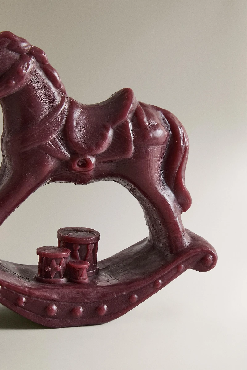 GINGERBREAD HORSE SCENTED CANDLE