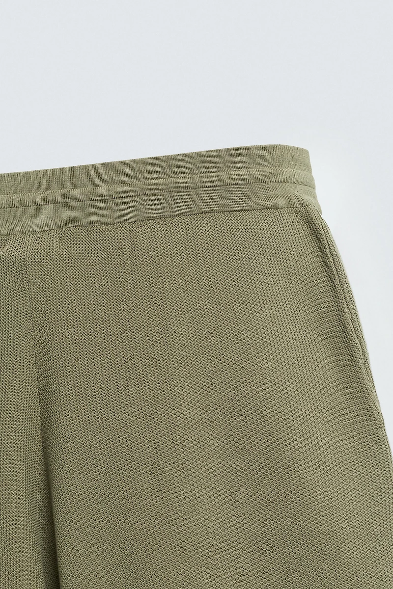 TEXTURED KNIT SHORTS