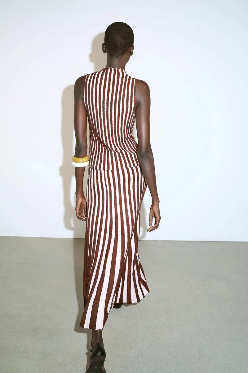 TEXTURED STRIPED PLEATED SKIRT