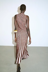 TEXTURED STRIPED PLEATED SKIRT