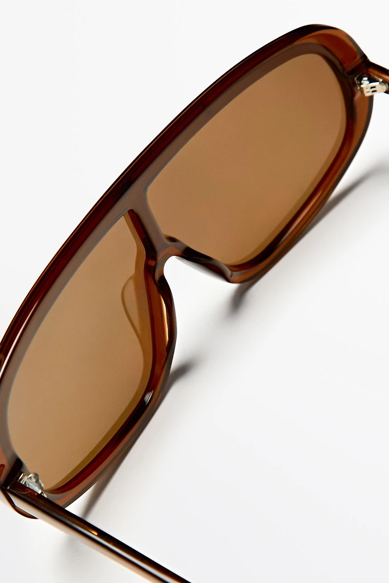 Oversized wrap sunglasses