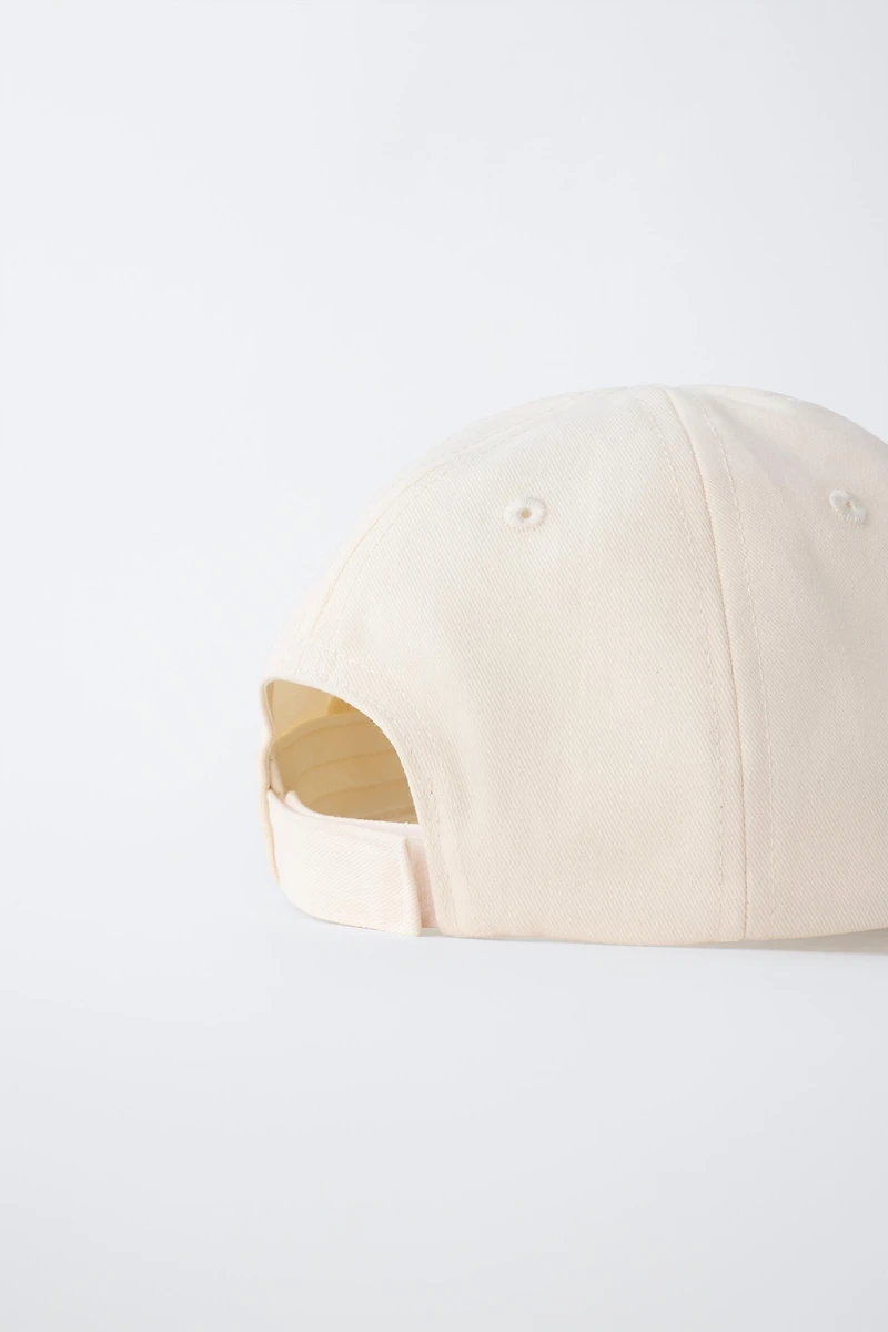 © DISNEY/PIXAR EMBROIDERED CAP