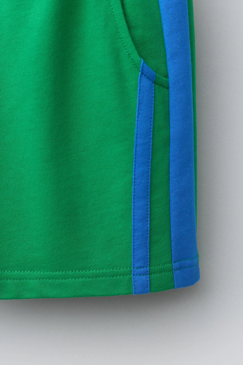 SIDE STRIPE SHORTS