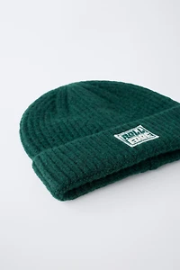 KNIT HAT WITH LABEL